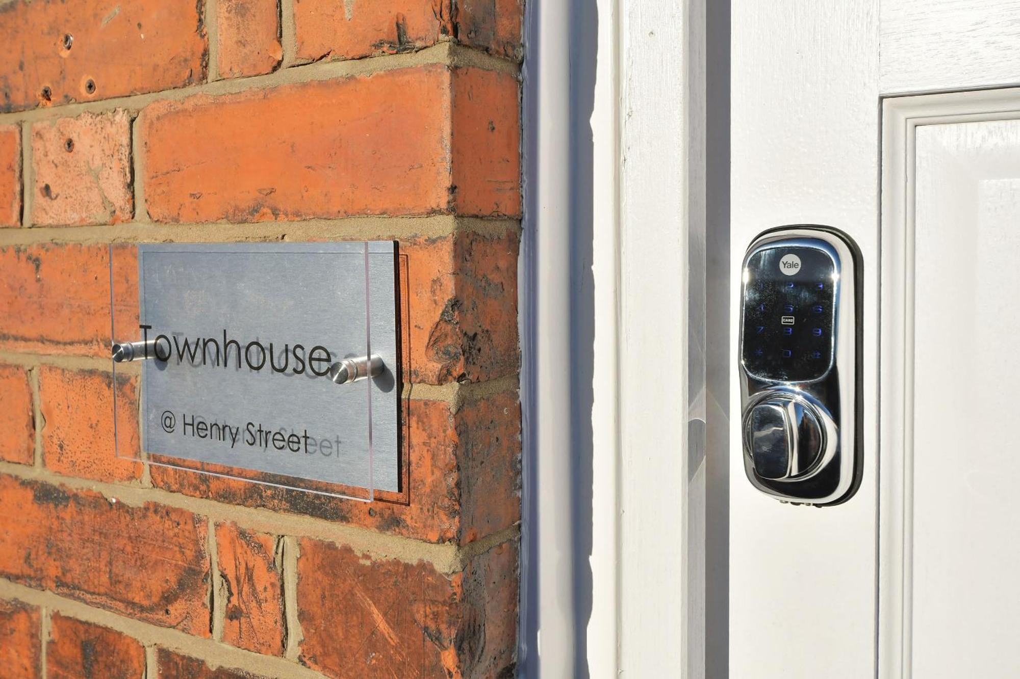 Townhouse @ Henry Street Crewe Ξενοδοχείο Εξωτερικό φωτογραφία